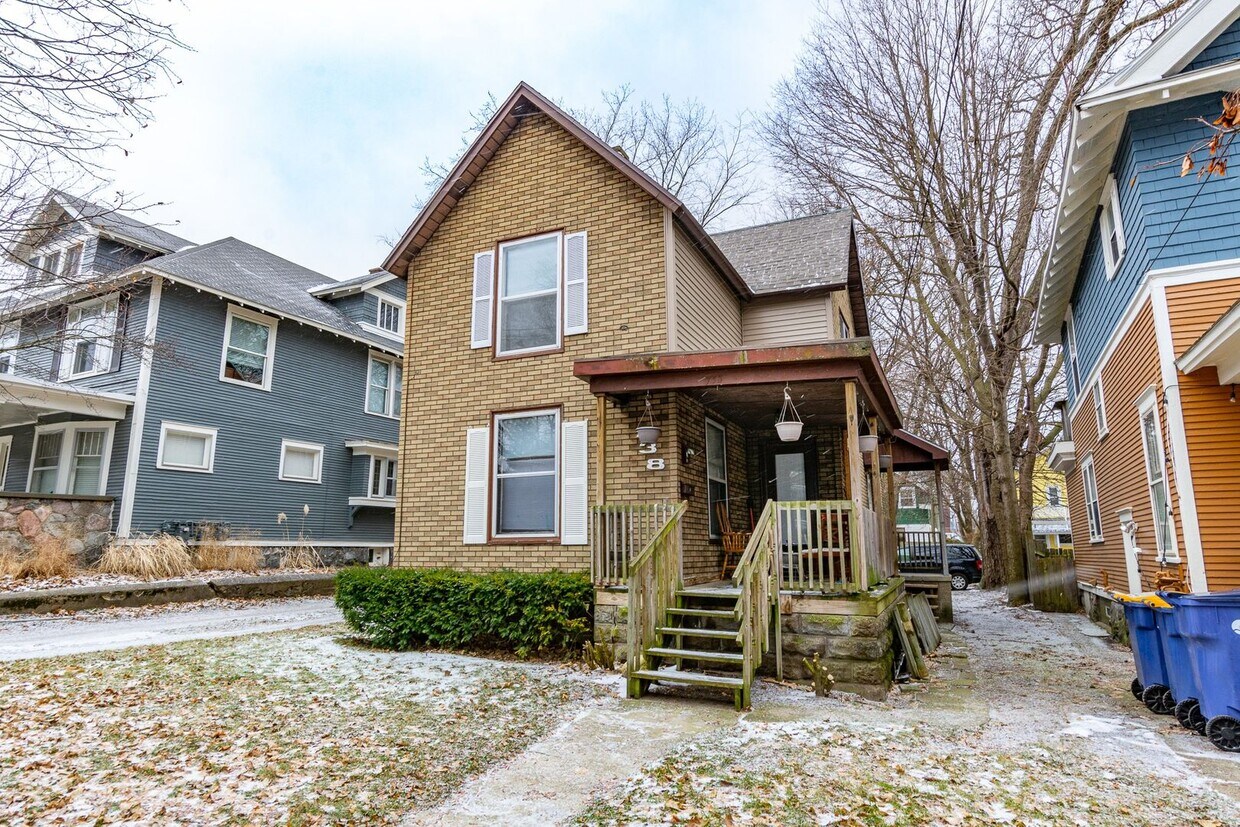 Primary Photo - Three Bedroom on the NE Side of GR!