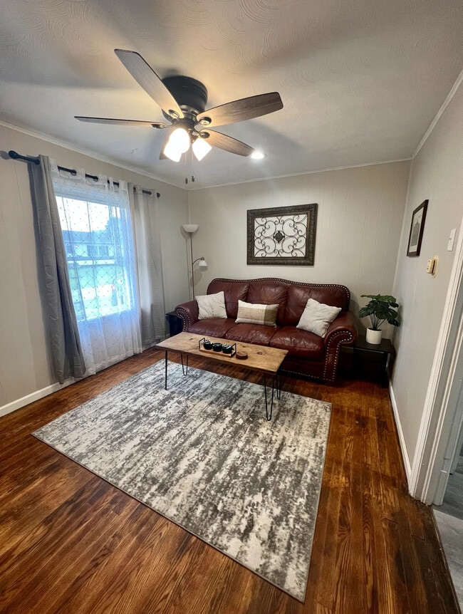 Foto del edificio - 43 Burdette Addition Dr