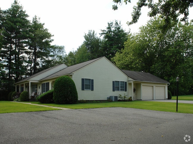 Building Photo - Olde Coach Manor