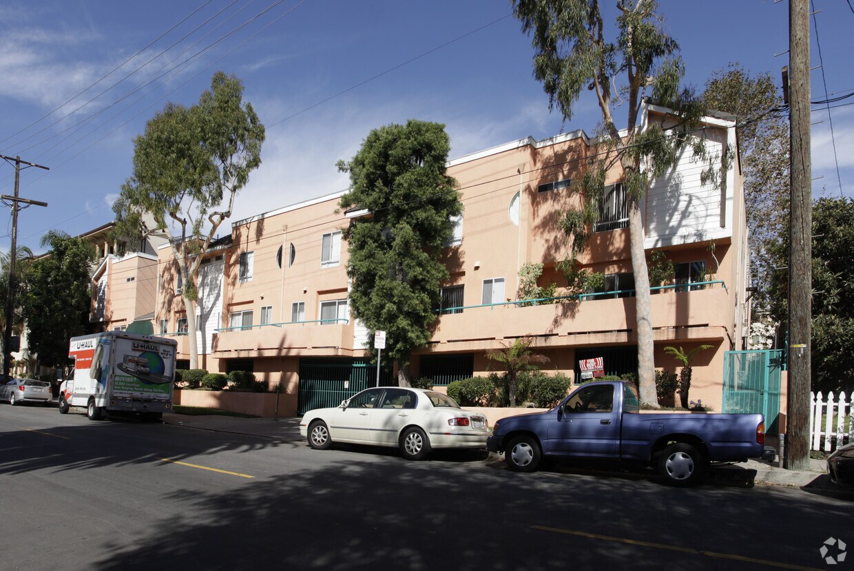 Aqua Vista Villa Apartments Apartments in North Hollywood, CA