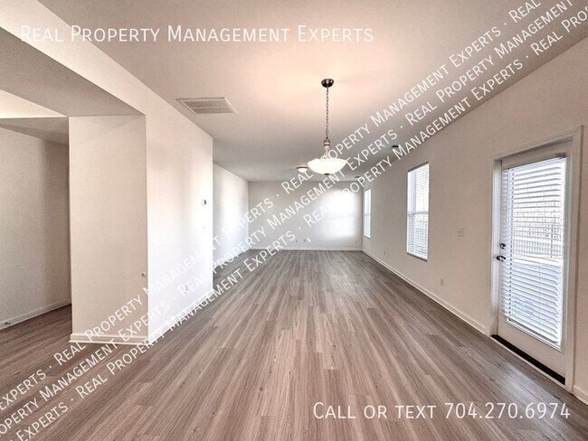 Building Photo - Beautiful 4 BA/2.5 BA Home w/2 Car Garage!