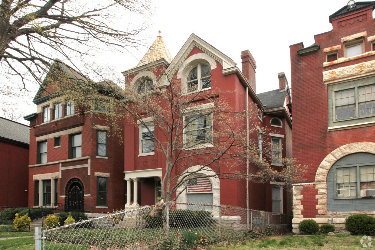 Building Photo - 125 W Ormsby St