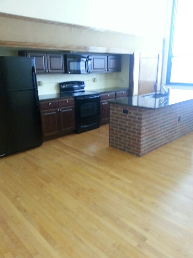 Building Photo - 1220 E Kellogg Dr