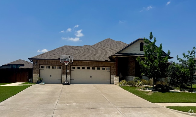 Building Photo - 609 SALISBURY Dr