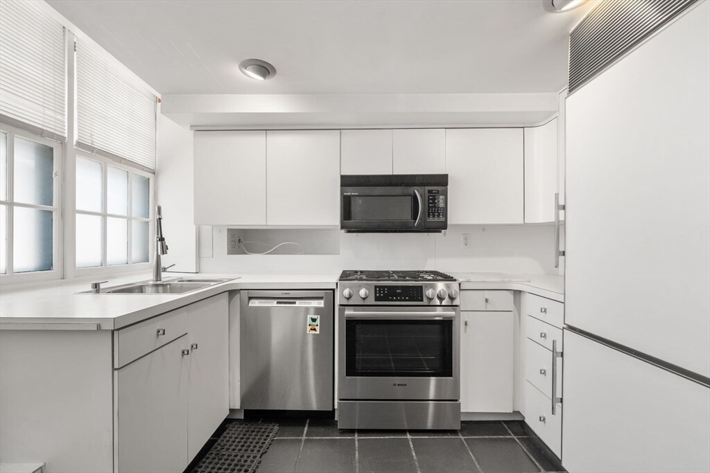 Primary Photo - 93 W Cedar St