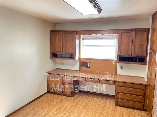 Foto del edificio - 1420 N Center St