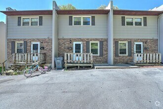 Building Photo - 405 Cypress St