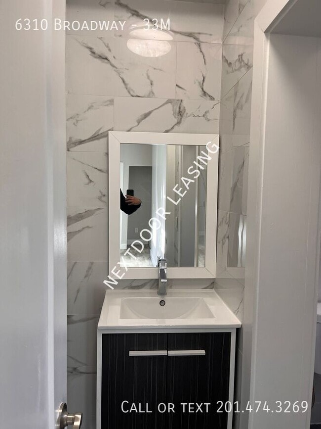Foto del edificio - 6310 Broadway-33M
