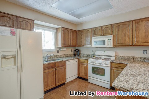 Building Photo - 26 Springhedge Ct SE