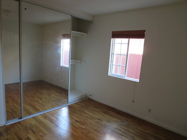 Dormitorio - 502 Indiana Ave