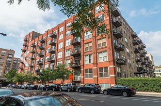 Building Photo - 420 S Clinton St
