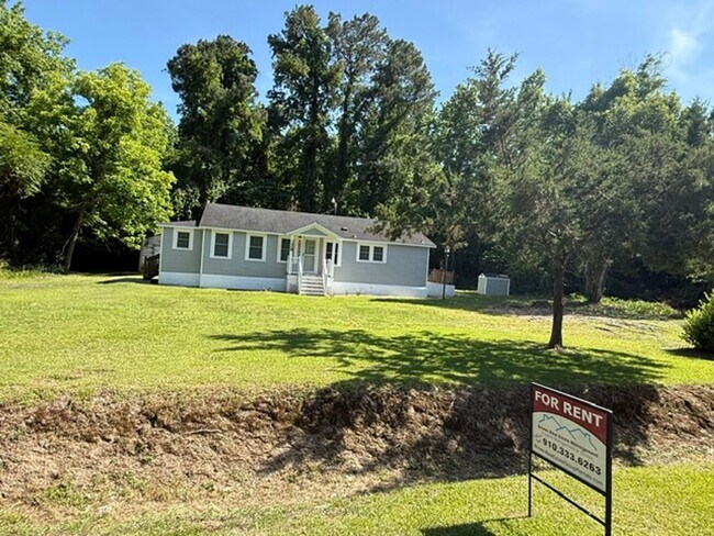 Building Photo - Country Charm Meets Modern Updates