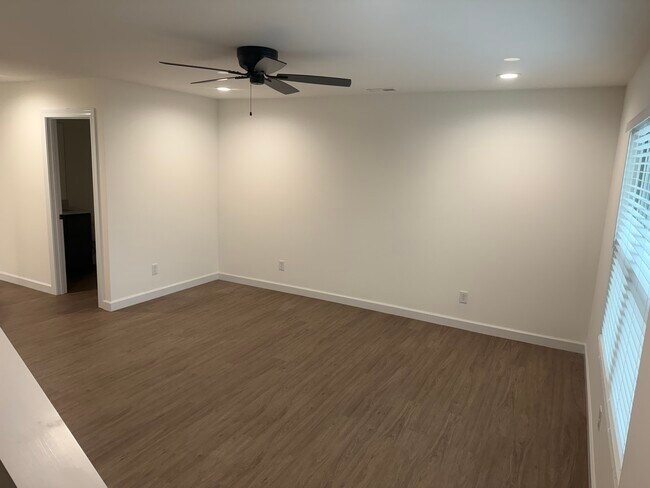 Sala de estar - 351 Boone St