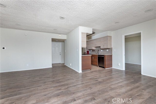 Foto del edificio - 6342 Morse Ave