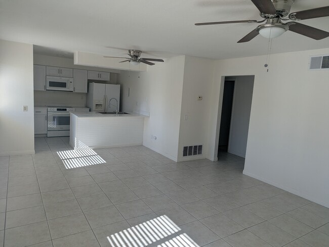 Building Photo - 72564 Edgehill Dr