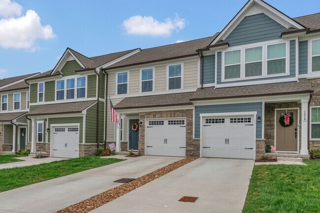 Building Photo - Beautiful Townhome!! Great Location!!