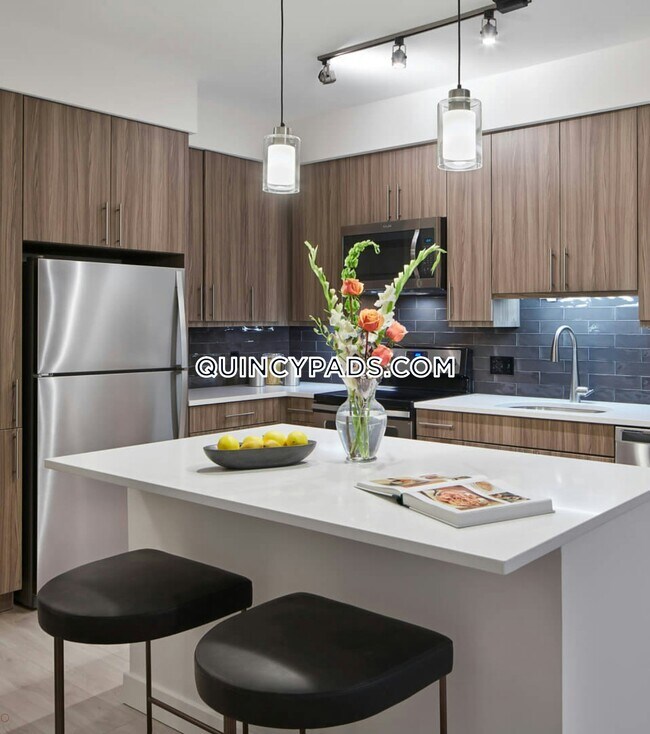 Foto del edificio - 552 Victory Rd.