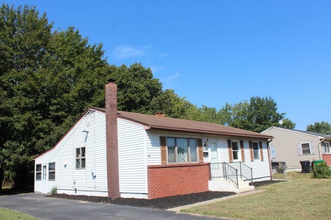 Building Photo - 13 Maple Ln