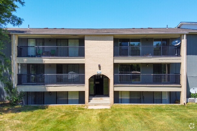 Building Photo - The Waverly on the Lake