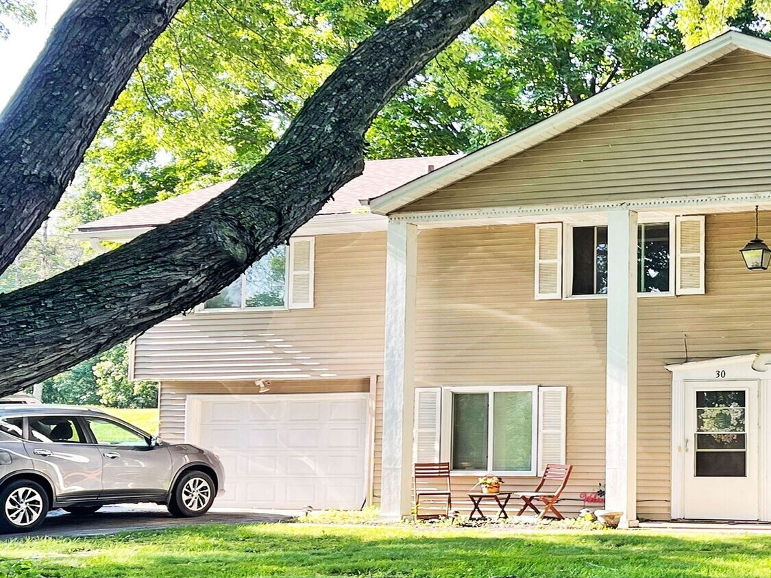 Foto principal - Newly Remodeled 3-Bedroom Townhome in Tonk...