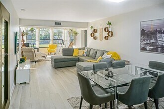 Building Photo - 1715 Whitehall Dr