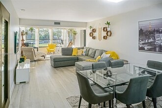 Building Photo - 1715 Whitehall Dr