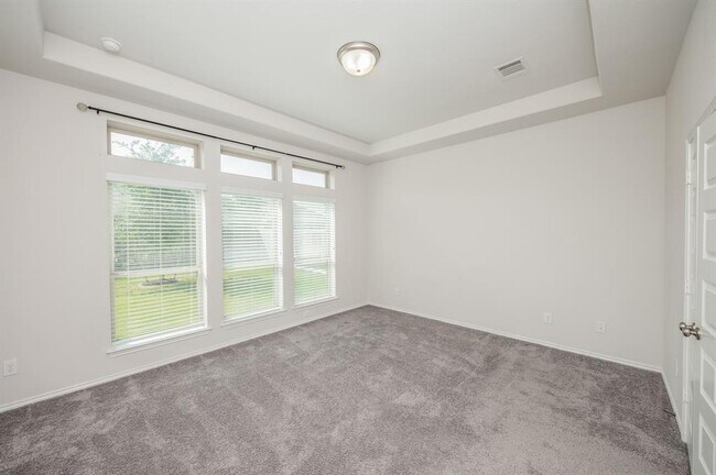 Building Photo - 15506 Lake Meridian Dr