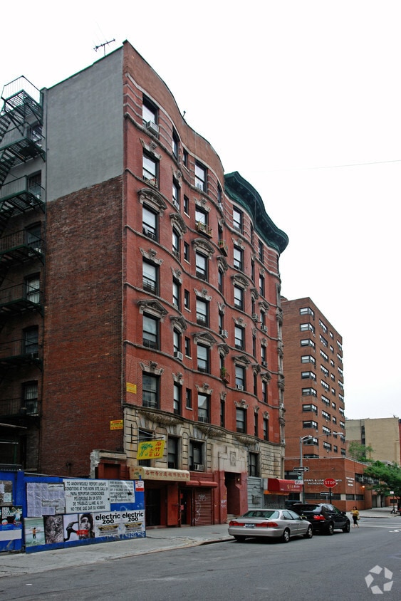 Building Photo - 173 Henry St