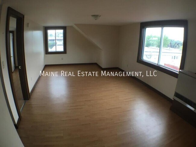 Building Photo - 143 Penobscot St