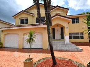 Building Photo - 4500 SW 154th Pl