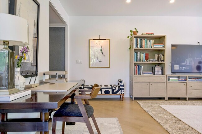 Foto del edificio - 2575 Peachtree Rd NE