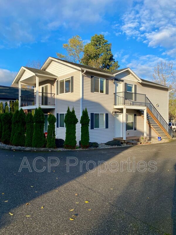 Primary Photo - 3233 Racine St