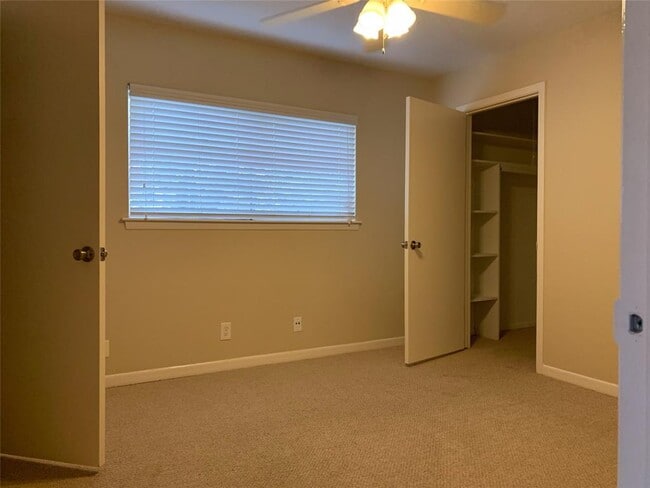 Building Photo - 306 Stratford St