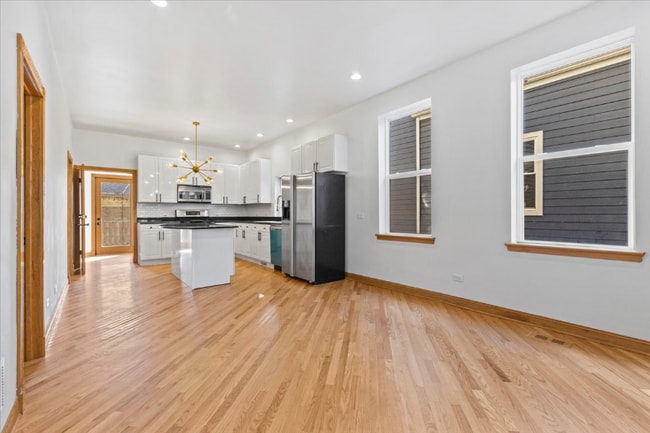Foto del edificio - 2433 W Fletcher St