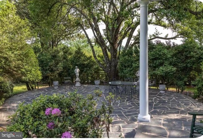 Foto del edificio - 16451 Elmwood Farm Rd