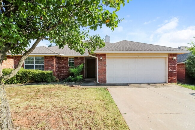 Building Photo - 716 Cavecreek St