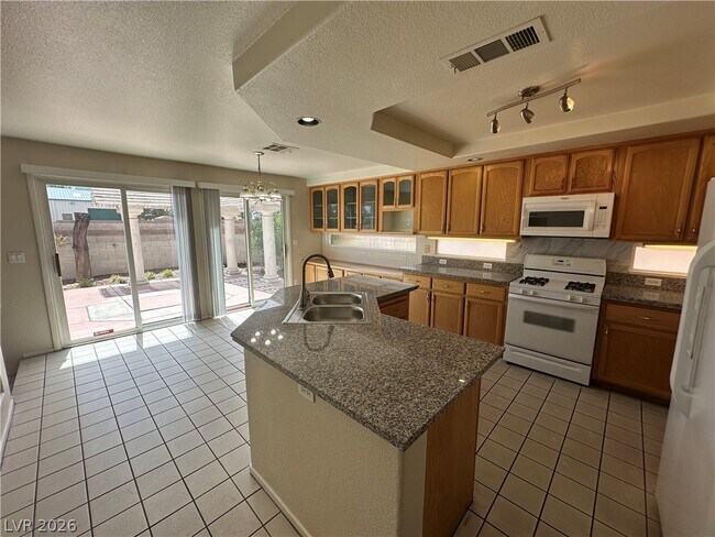 Foto del edificio - 8669 Raindrop Canyon Ave