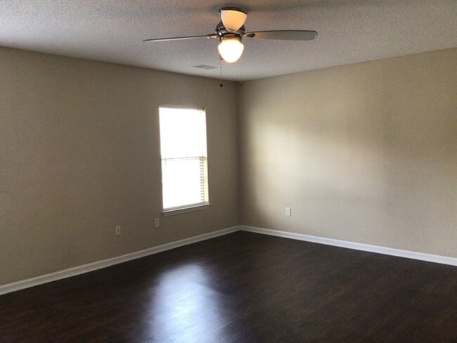 Building Photo - 125 Bathurst Ln