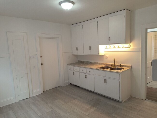 Building Photo - Ideal Home in Sherman Park! Seeking someth...