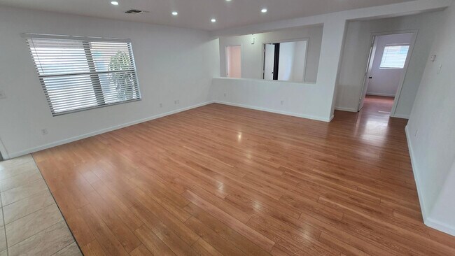 Foto del edificio - 15537 W Gelding Dr