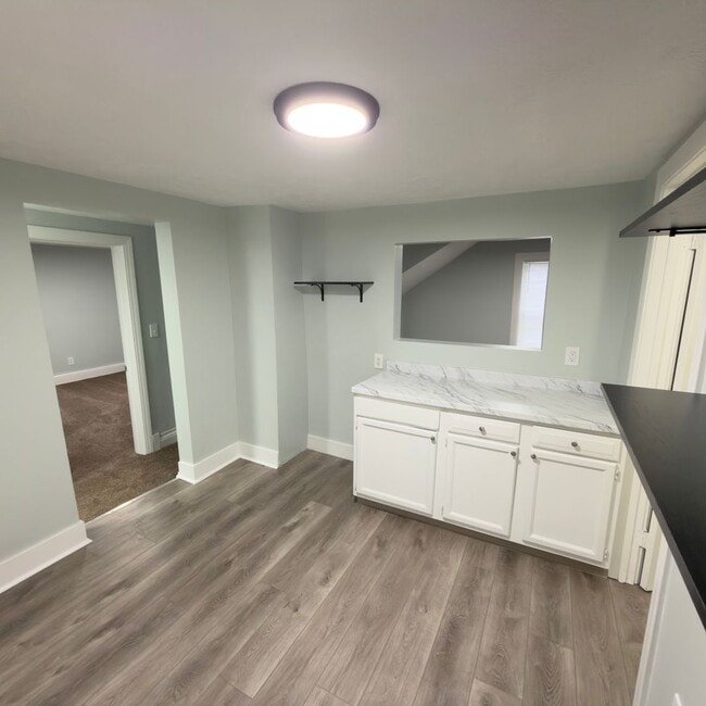 Building Photo - 439 More St NE