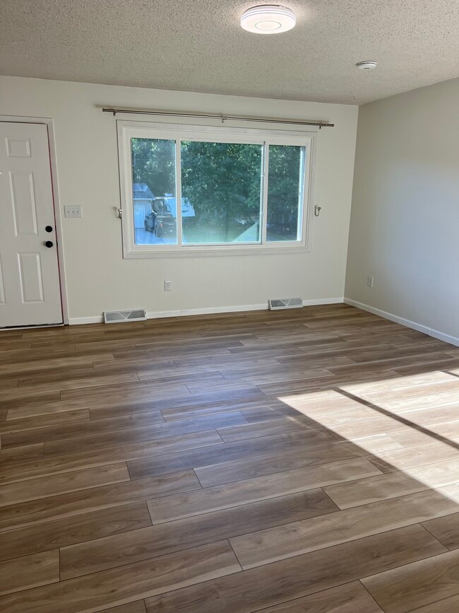 Building Photo - 1459 Westview Dr