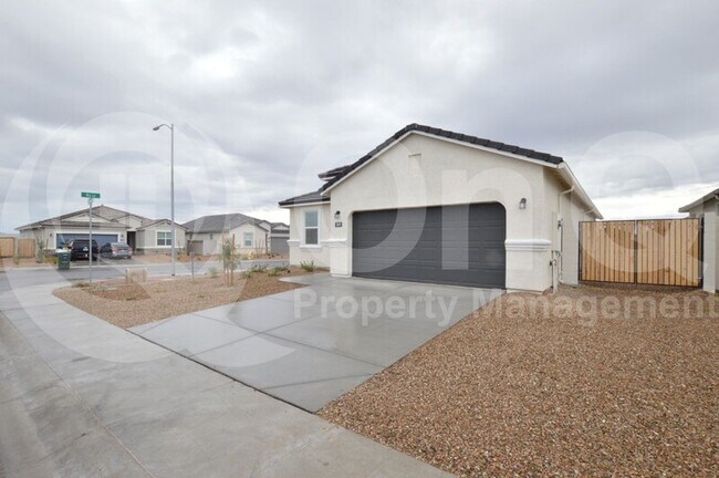Building Photo - 1049 W Chimes Tower Dr