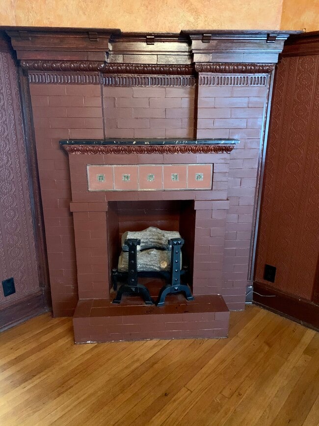 Decorative Fireplace - 1228 W Farwell Ave