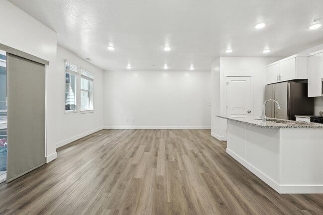 Foto del edificio - 470 W 15 S