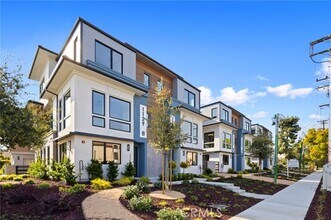 Building Photo - 903 W Duarte Rd