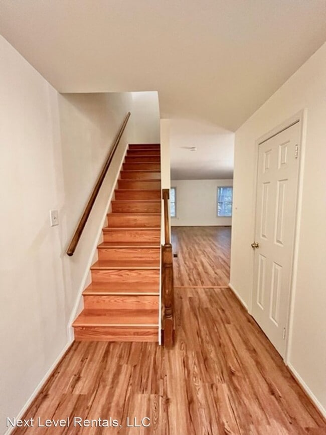 Building Photo - 3 br, 2.5 bath House - 17120 Briardale Rd