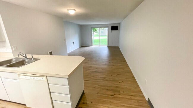 Fotografía del edificio - 6658 W Clinton Ln