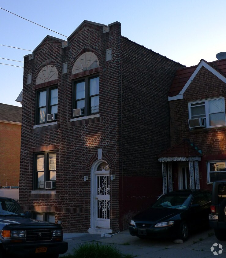 Foto principal - 3053 82nd St