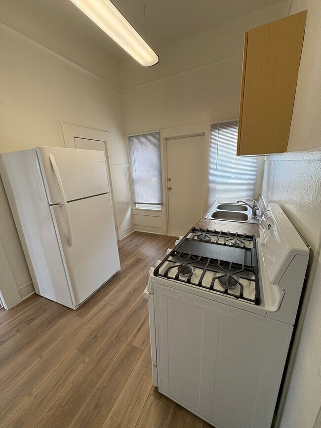 Foto del edificio - Studio Located Downtown Ventura, Close to ...